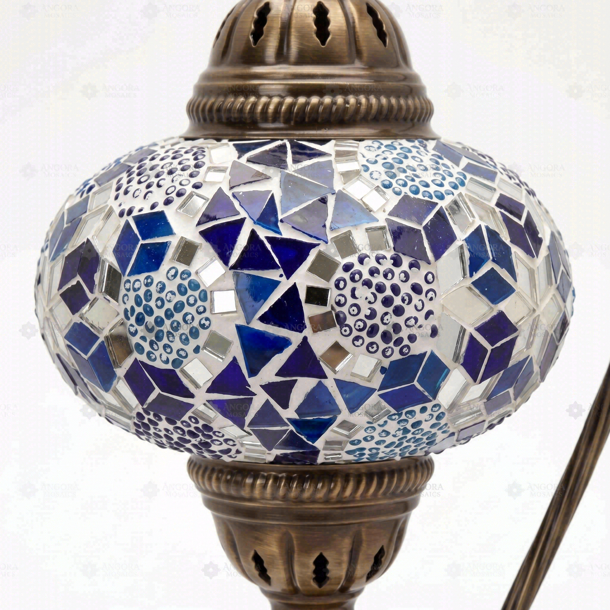 Close-up of Blue blue jewel mosaic glass globe pattern — table lamp (ENV DVN3028)