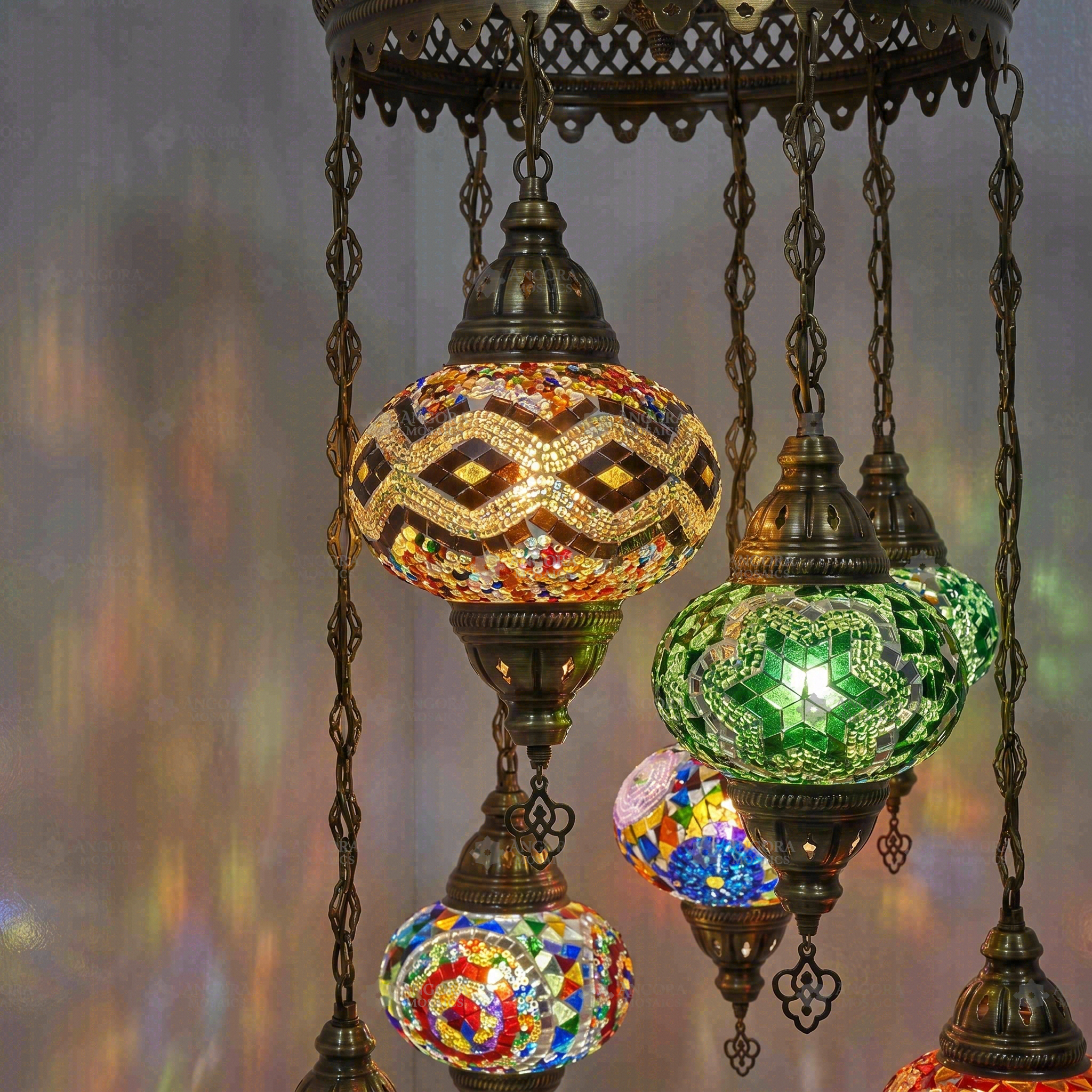 Lit close-up of mosaic glass globe — Multicolor chandelier glowing (ENV HLZ10N3 (01-03-09-11-13-15-17-19-21-29))