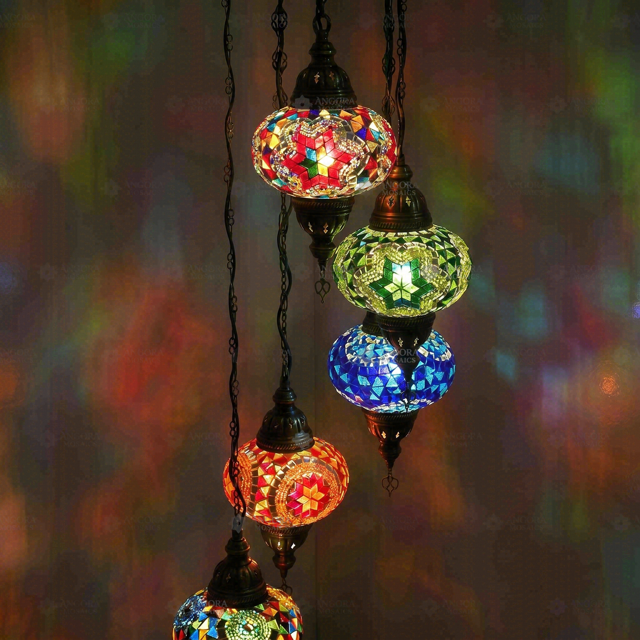 Lit close-up of mosaic glass globe — Multicolor chandelier glowing (HLZ5N3 (01-03-05-17-56))