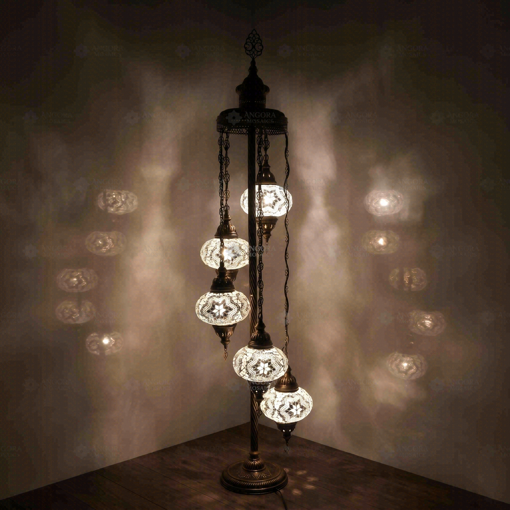 White Turkish mosaic floor lamp illuminated, showing colorful light projection (LMD5N3 (3015))
