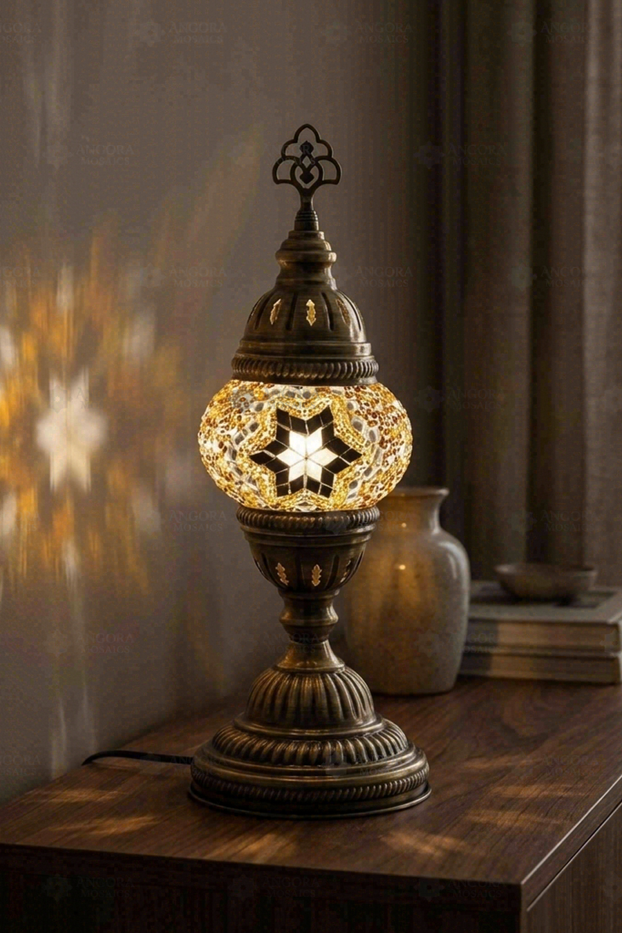Amber Star Classic Table Lamp