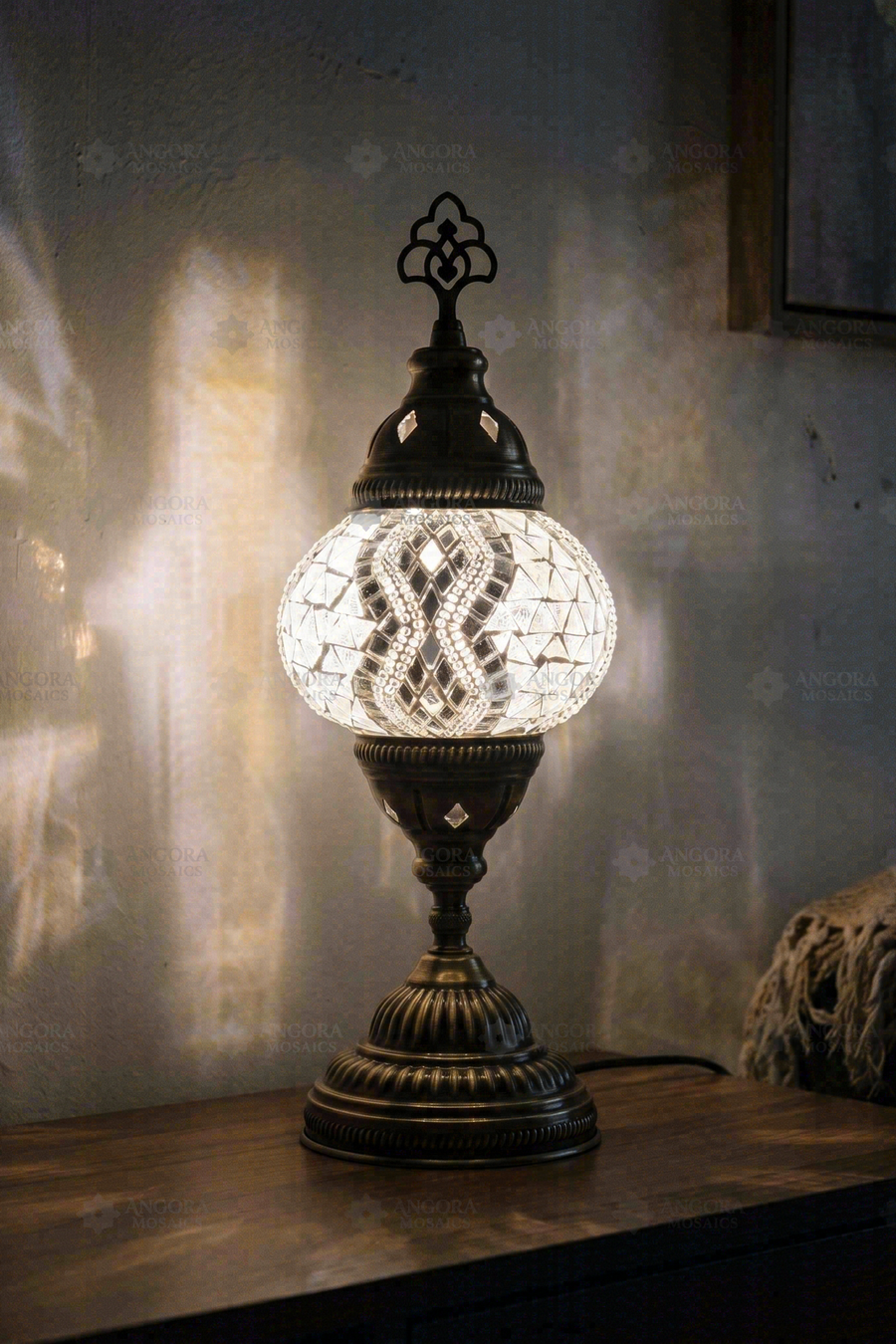 White Classic Table Lamp