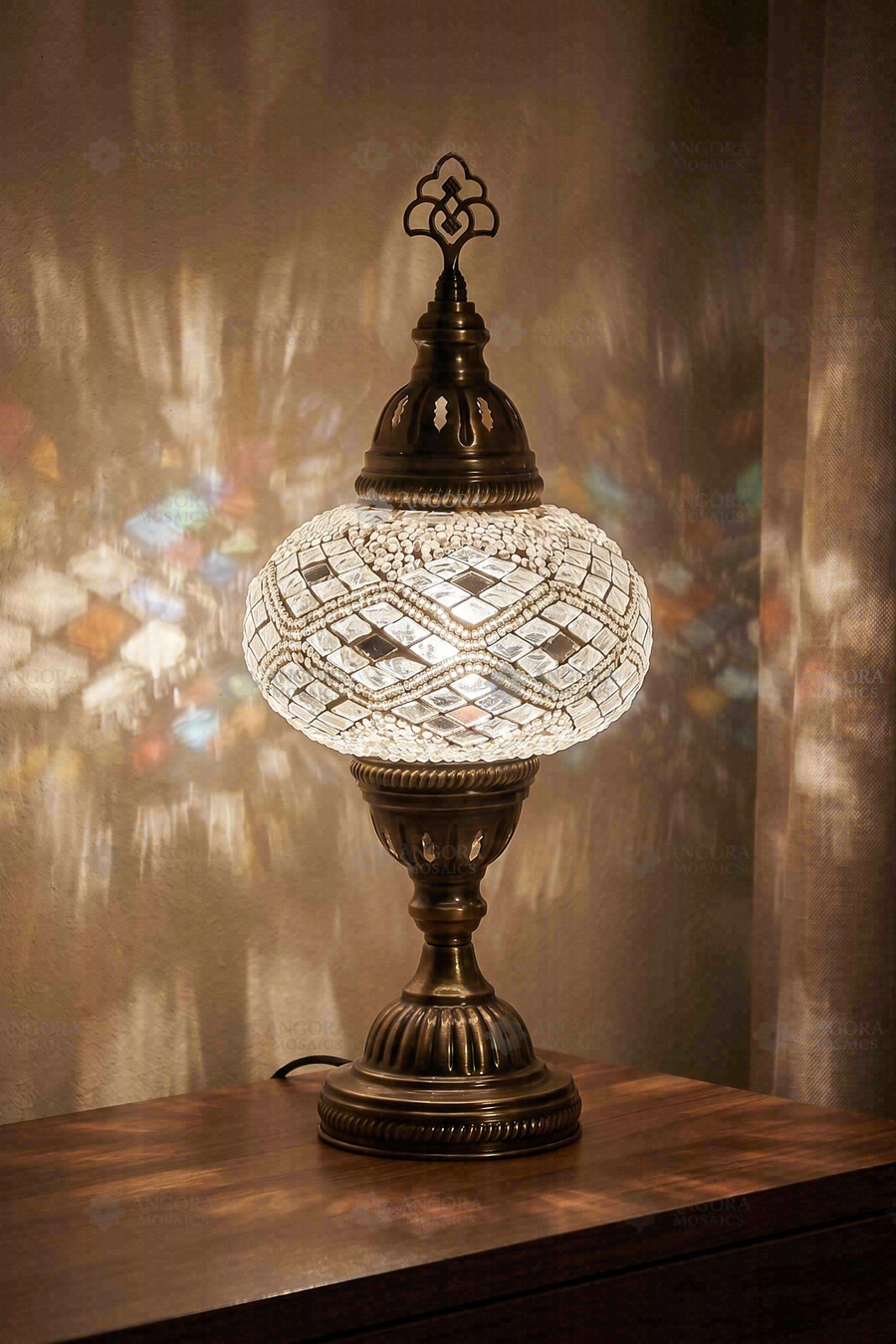 White Mirrored Classic Table Lamp