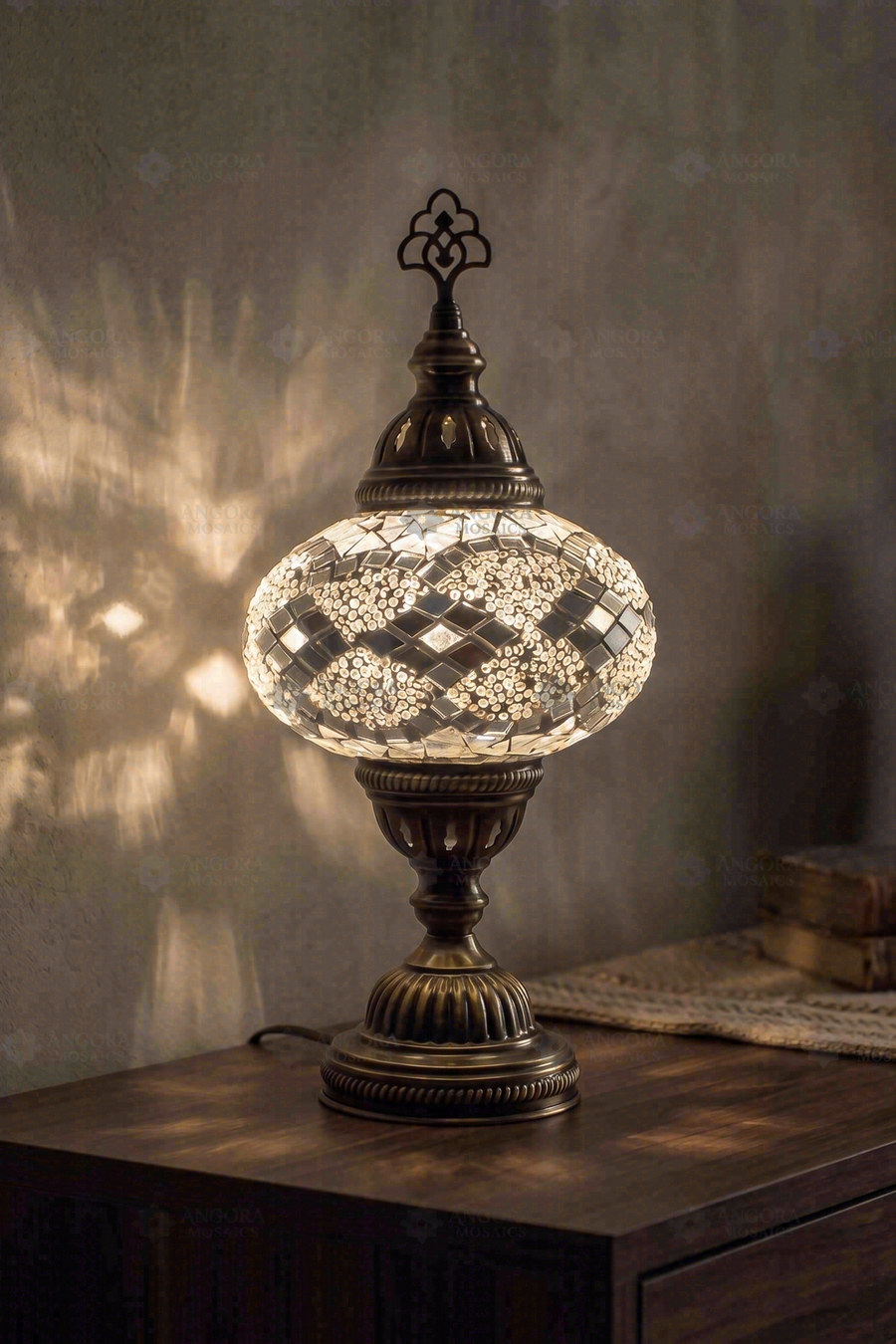 White Classic Table Lamp