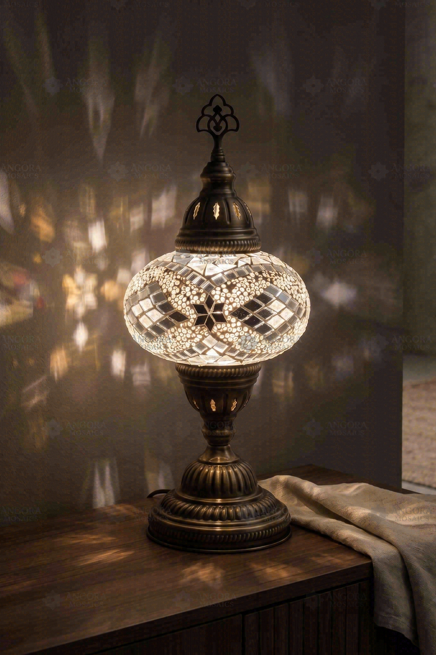 White Classic Table Lamp